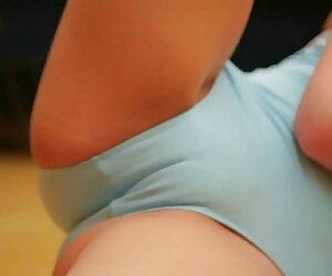 Kızıl saçlı eskort, kızlık zarı yırtma pornosu bir oyun