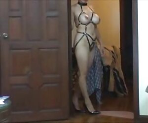 Olgun, sarışın kız ilk gece kızlık bozma pornosu arkadaşı